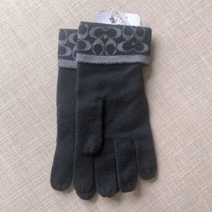 NEW* Coach Knit Monogram Gloves
